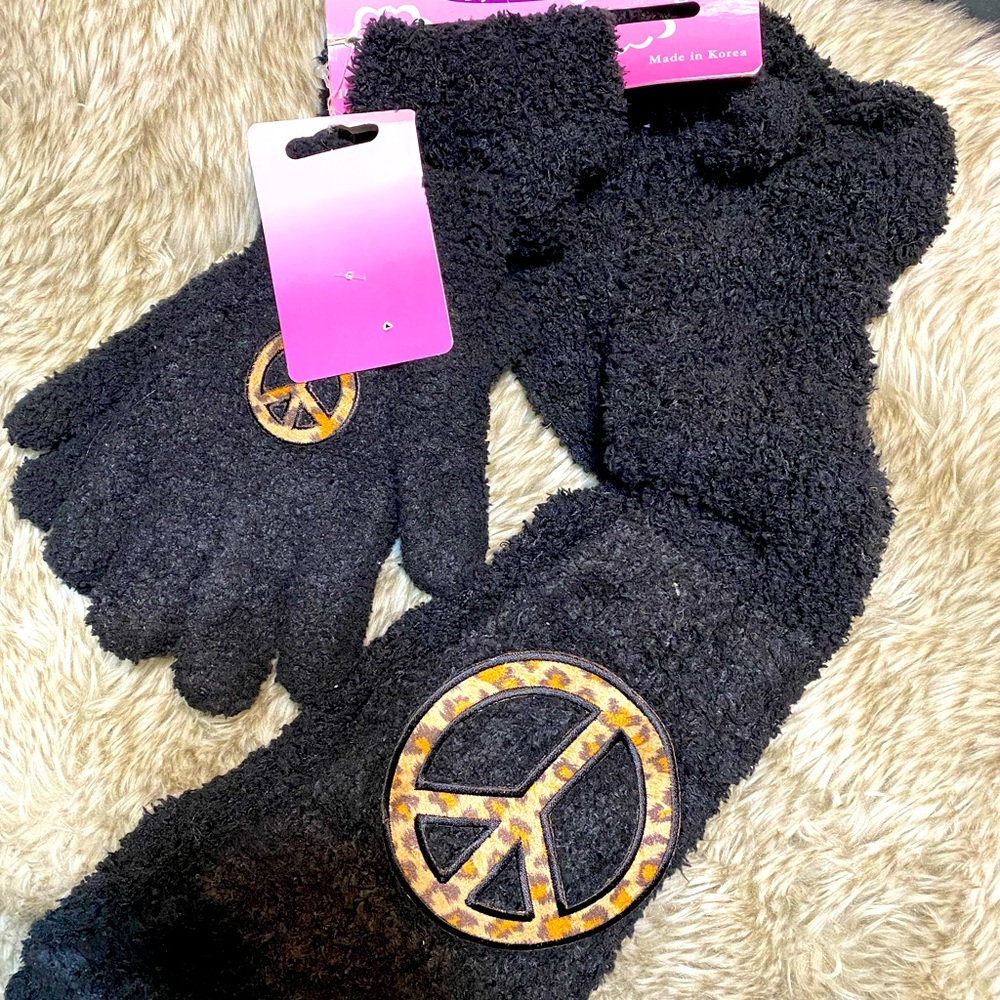 Little girls scarf and glove set, brand new!
